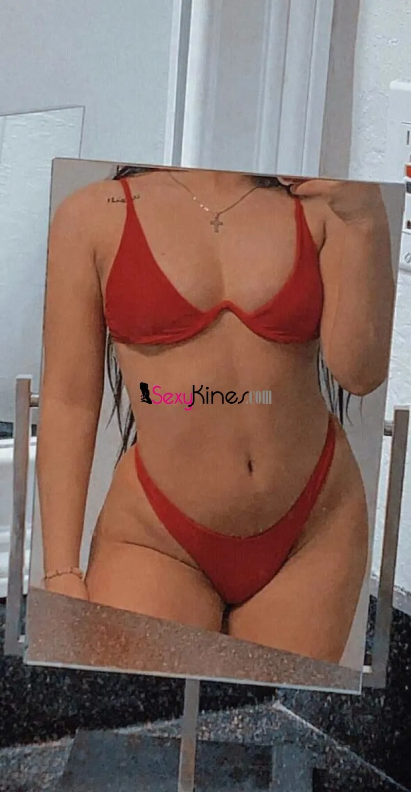 ven y estrena a una bella kine muy fogosa.