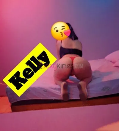 CHICA INDEPENDIENTE EN EL PARADERO CELIMA. SJL.